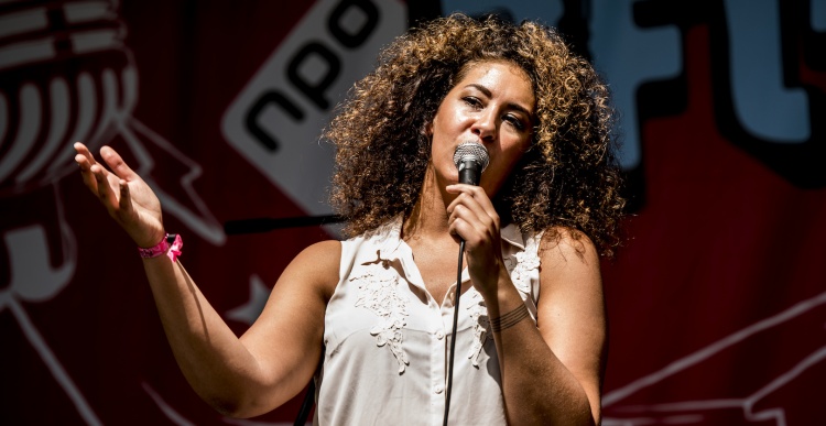 Amber Gomaa artiest informatie op Festivalinfo