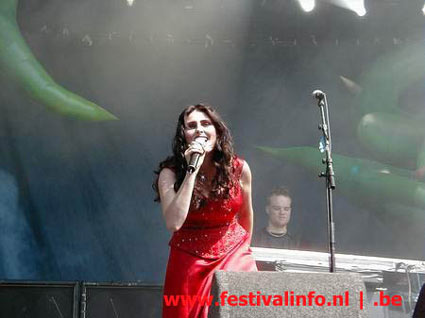 Within Temptation op Ozzfest 2002 foto