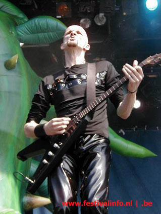 Within Temptation op Ozzfest 2002 foto