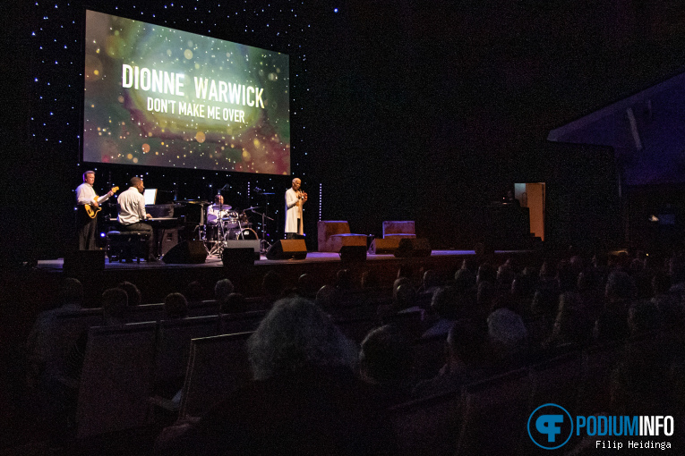Dionne Warwick op Dionne Warwick - 13/04 - Muziekgebouw Eindhoven foto