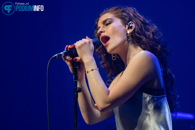 Talia Rae op David Gray - 09/04 - Koninklijk Theater Carré foto