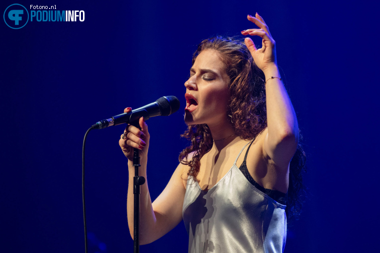 Talia Rae op David Gray - 09/04 - Koninklijk Theater Carré foto