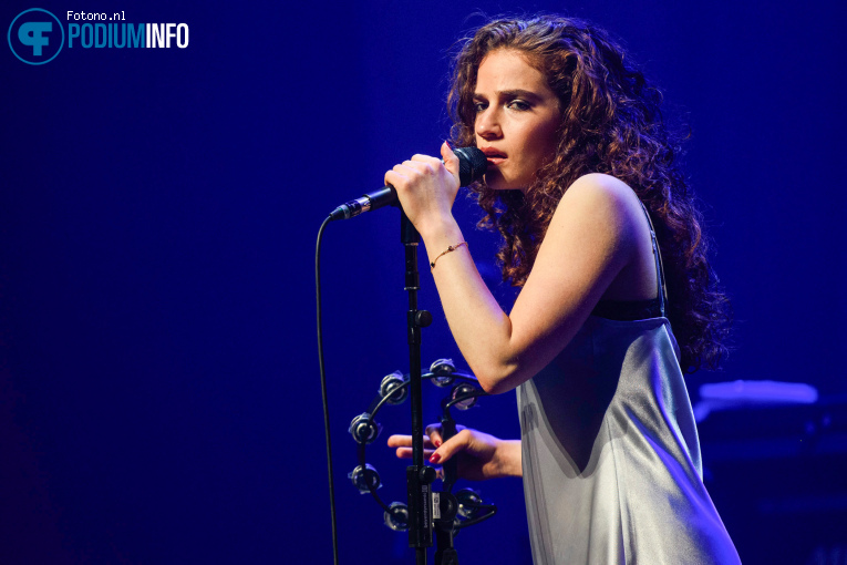 Talia Rae op David Gray - 09/04 - Koninklijk Theater Carré foto