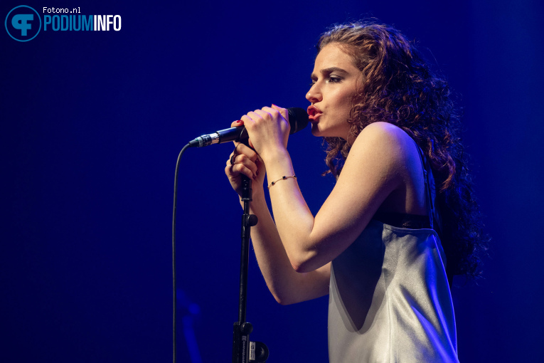 Talia Rae op David Gray - 09/04 - Koninklijk Theater Carré foto