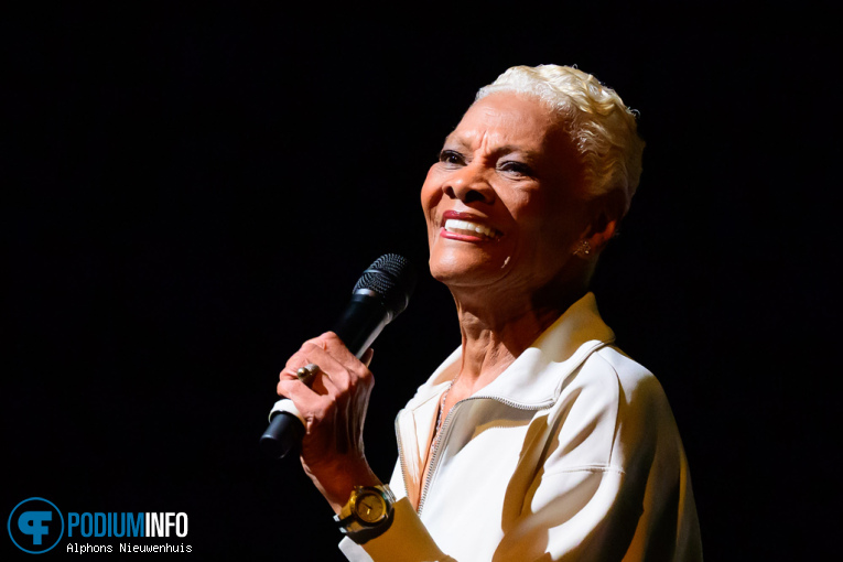 Dionne Warwick op Dionne Warwick - 11/04 - Koninklijk Theater Carré foto