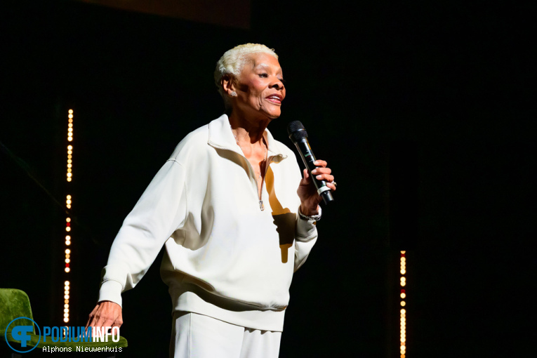 Dionne Warwick op Dionne Warwick - 11/04 - Koninklijk Theater Carré foto