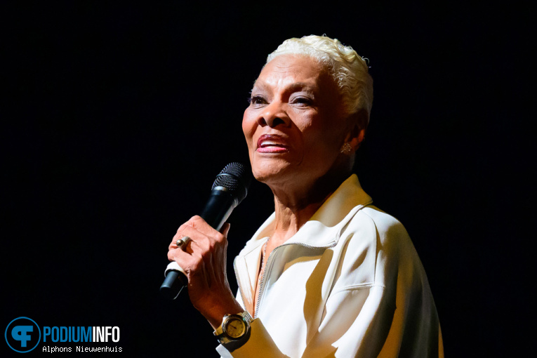 Dionne Warwick op Dionne Warwick - 11/04 - Koninklijk Theater Carré foto