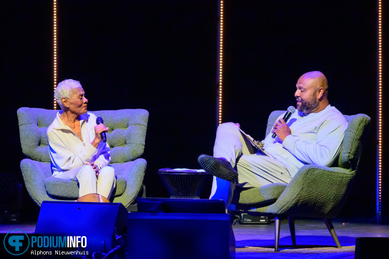 Dionne Warwick op Dionne Warwick - 11/04 - Koninklijk Theater Carré foto