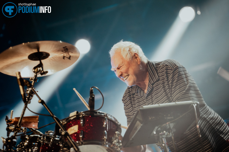 Cesar Zuiderwijk op The Tribute - Live in Concert - 17/04 - Ziggo Dome foto