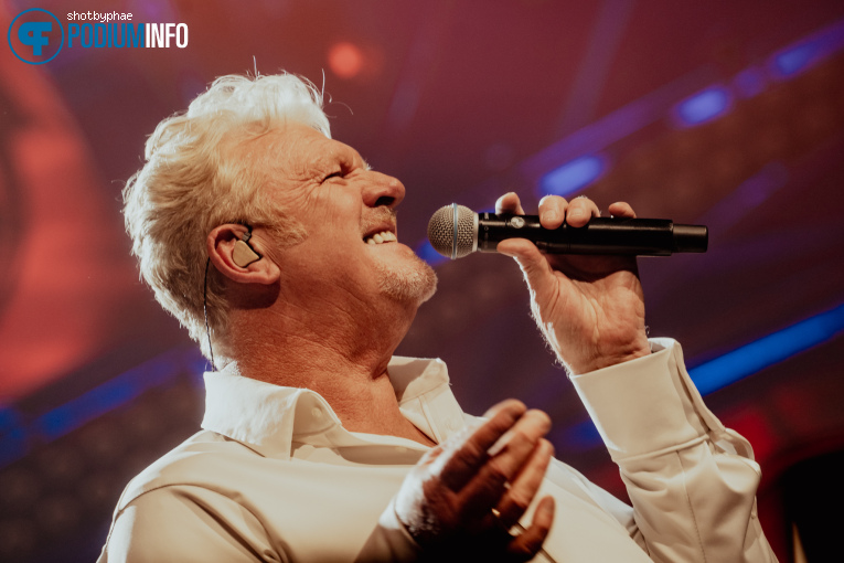 Mr. Jones & Just in Case op The Tribute - Live in Concert - 17/04 - Ziggo Dome foto