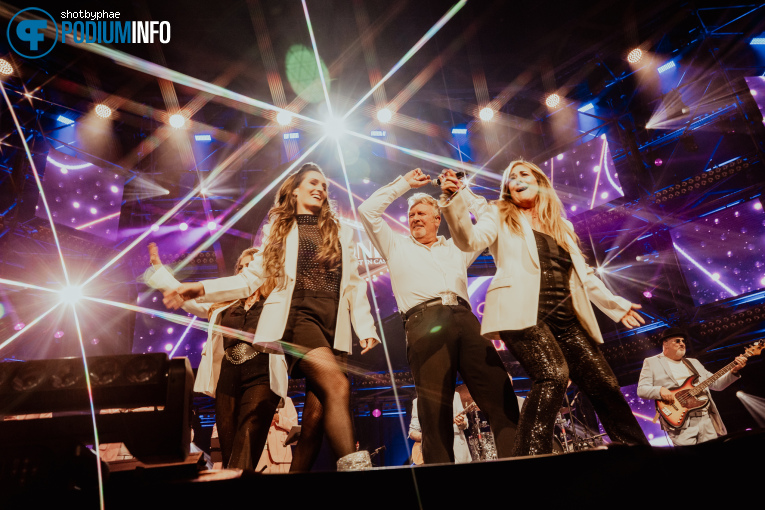 Mr. Jones & Just in Case op The Tribute - Live in Concert - 17/04 - Ziggo Dome foto