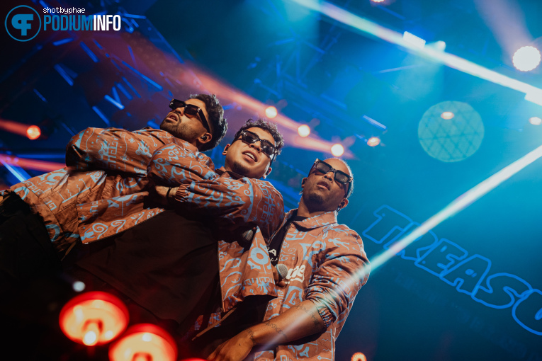 Treasure op The Tribute - Live in Concert - 17/04 - Ziggo Dome foto