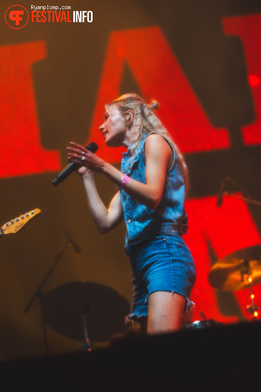 Hannah Mae op Paaspop Schijndel 2025 - Zondag foto