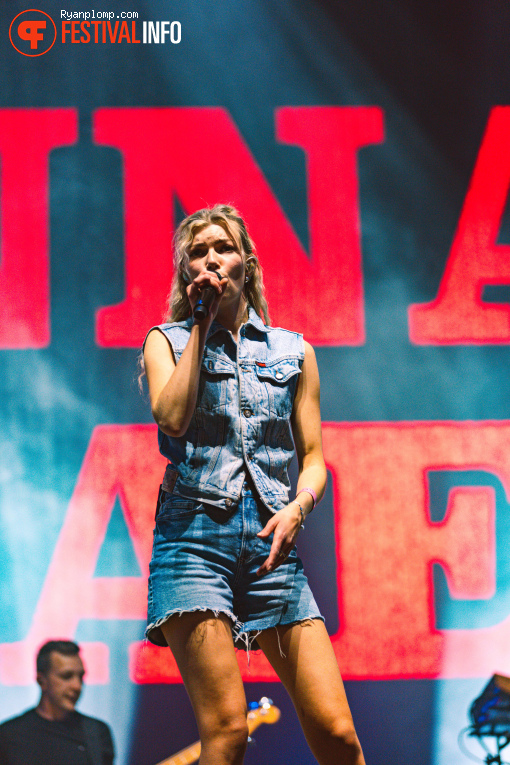 Hannah Mae op Paaspop Schijndel 2025 - Zondag foto