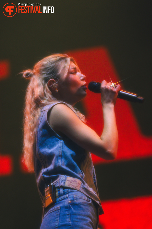 Hannah Mae op Paaspop Schijndel 2025 - Zondag foto