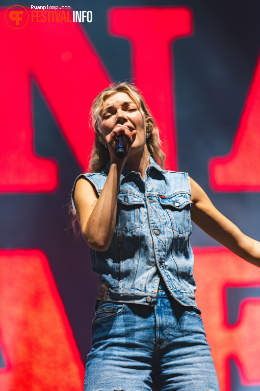 Hannah Mae op Paaspop Schijndel 2025 - Zondag foto