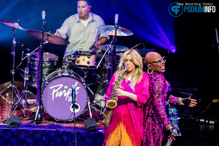 Shelby J. op Candy Dulfer Presents The Purple Jam - 21/04 - TivoliVredenburg foto