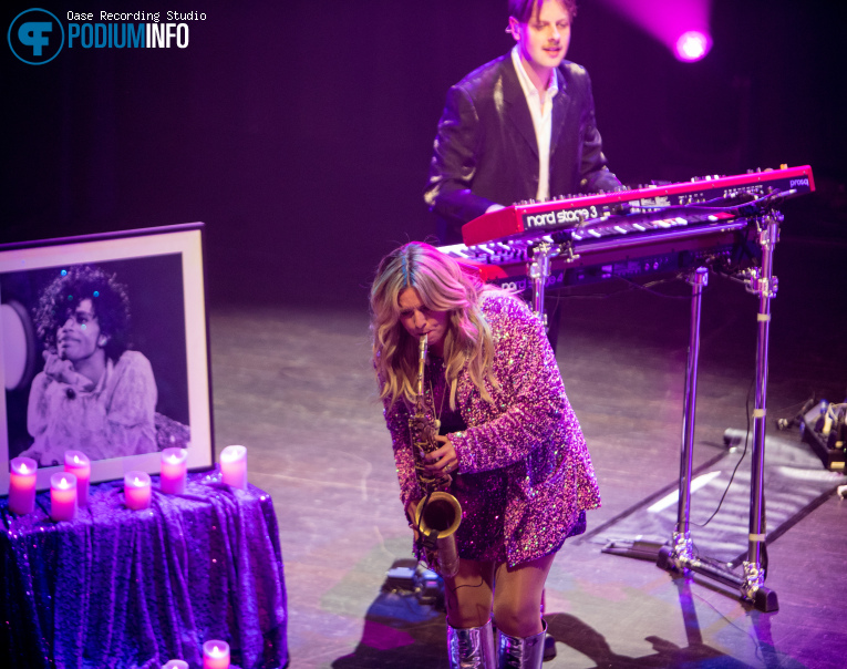 Candy Dulfer op Candy Dulfer Presents The Purple Jam - 21/04 - TivoliVredenburg foto