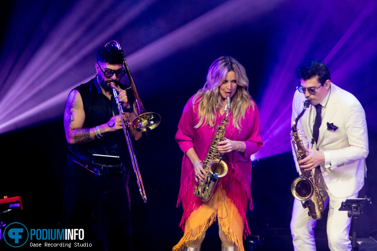 Candy Dulfer op Candy Dulfer Presents The Purple Jam - 21/04 - TivoliVredenburg foto