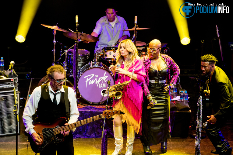 Shelby J. op Candy Dulfer Presents The Purple Jam - 21/04 - TivoliVredenburg foto
