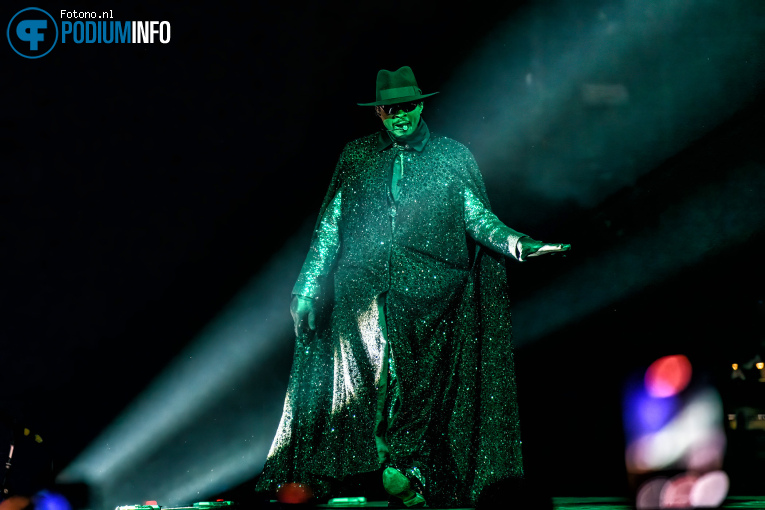 Usher op Usher PAST PRESENT FUTURE TOUR - 22/04 - Ziggo Dome foto