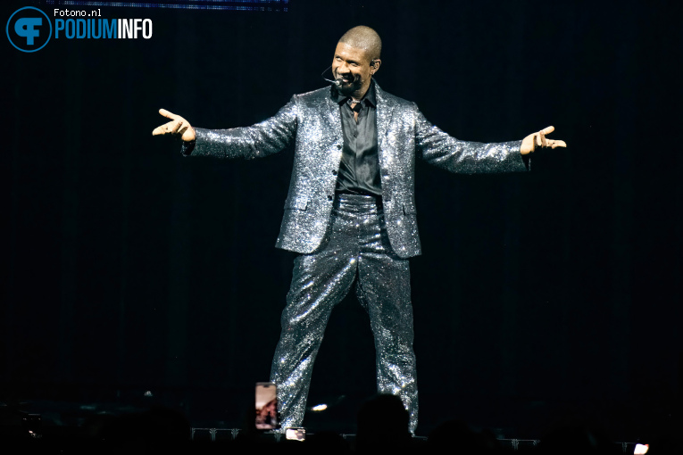 Usher op Usher PAST PRESENT FUTURE TOUR - 22/04 - Ziggo Dome foto