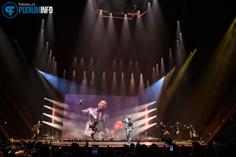 Usher op Usher PAST PRESENT FUTURE TOUR - 22/04 - Ziggo Dome foto