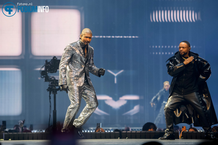 Usher op Usher PAST PRESENT FUTURE TOUR - 22/04 - Ziggo Dome foto