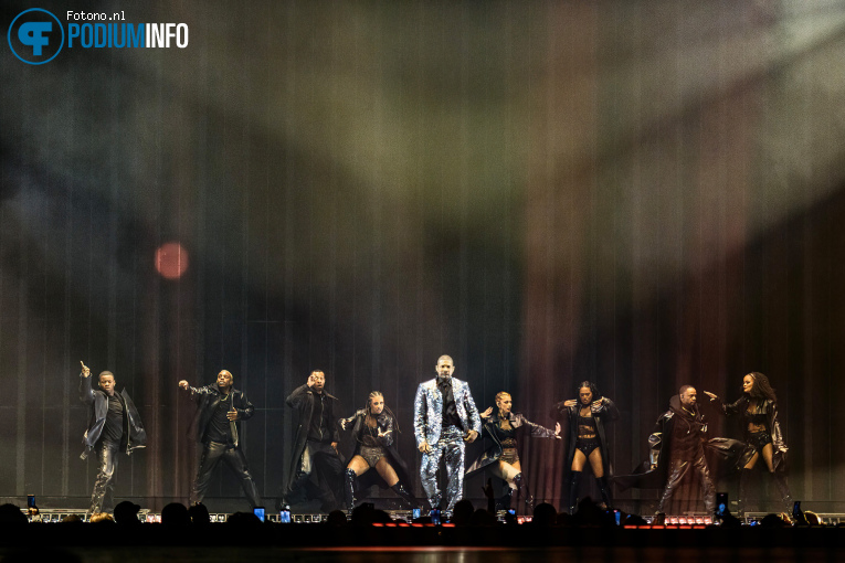 Usher op Usher PAST PRESENT FUTURE TOUR - 22/04 - Ziggo Dome foto