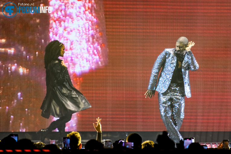 Usher op Usher PAST PRESENT FUTURE TOUR - 22/04 - Ziggo Dome foto