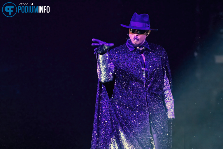 Usher op Usher PAST PRESENT FUTURE TOUR - 22/04 - Ziggo Dome foto