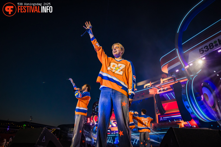 Bankzitters op 538 Koningsdag 2025 foto
