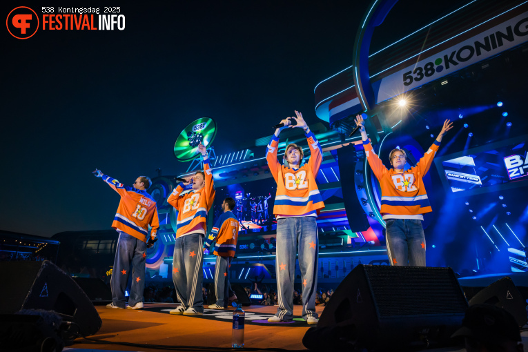 Bankzitters op 538 Koningsdag 2025 foto