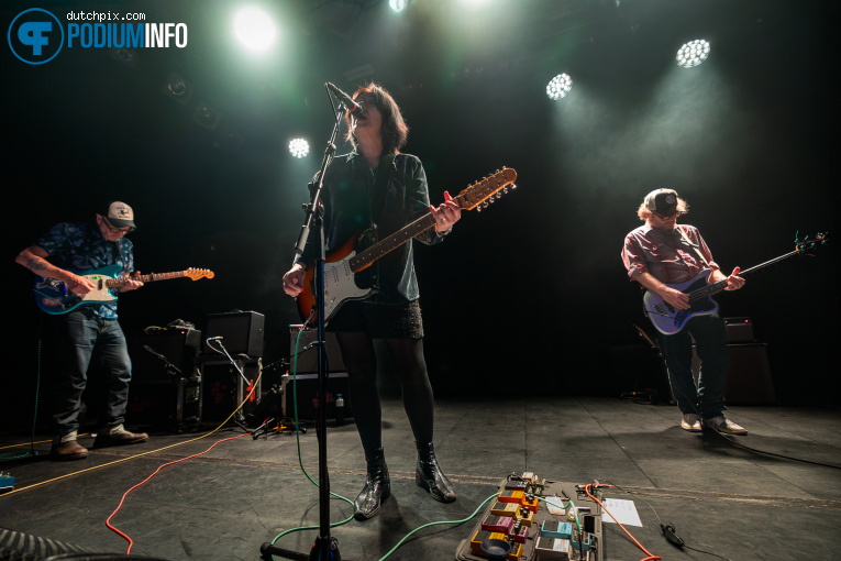 Miki Berenyi op Miki Berenyi Trio + Lol Tolhurst - 01/05 - Patronaat foto