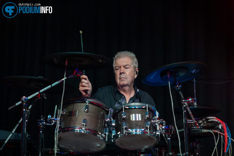 Lol Tolhurst op Miki Berenyi Trio + Lol Tolhurst - 01/05 - Patronaat foto