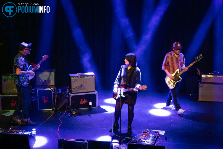 Miki Berenyi op Miki Berenyi Trio + Lol Tolhurst - 01/05 - Patronaat foto