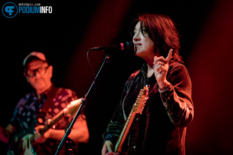 Miki Berenyi op Miki Berenyi Trio + Lol Tolhurst - 01/05 - Patronaat foto