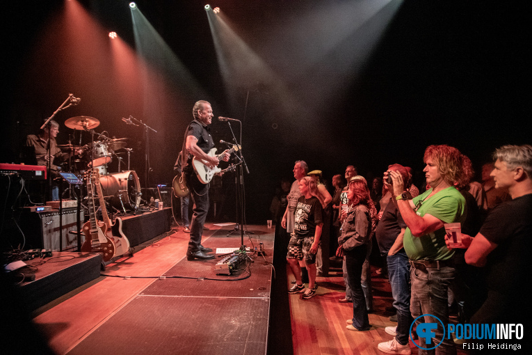 Tommy Castro & The Painkillers op Tommy Castro & The Painkillers - 01/05 - Metropool Enschede foto