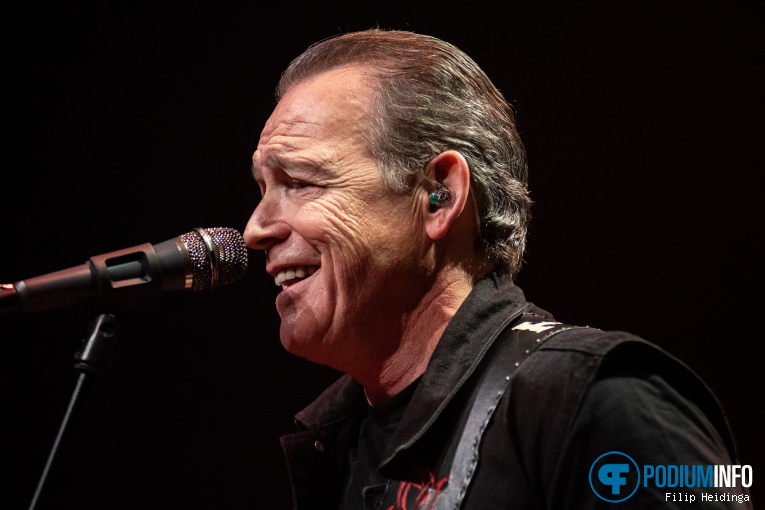 Tommy Castro & The Painkillers op Tommy Castro & The Painkillers - 01/05 - Metropool Enschede foto