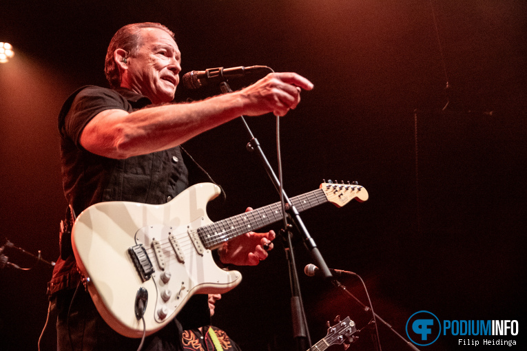 Tommy Castro & The Painkillers op Tommy Castro & The Painkillers - 01/05 - Metropool Enschede foto
