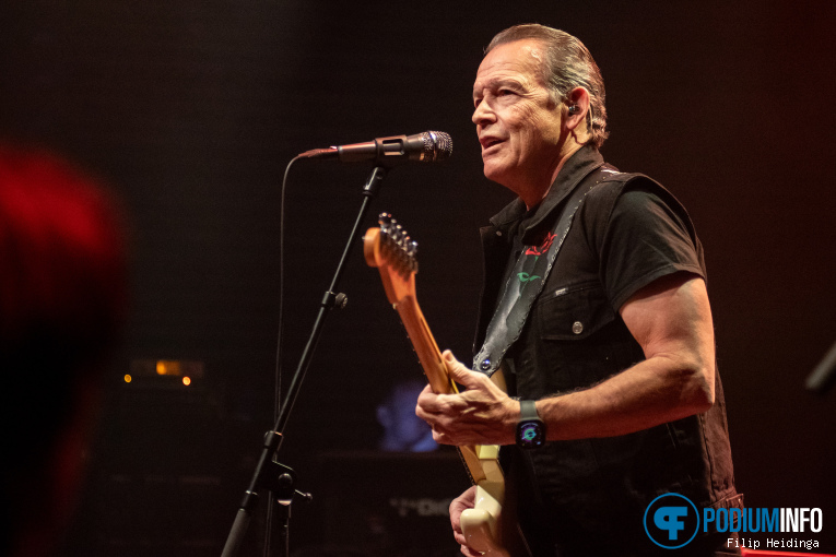 Tommy Castro & The Painkillers op Tommy Castro & The Painkillers - 01/05 - Metropool Enschede foto