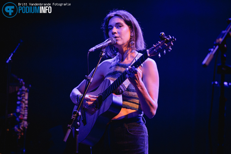 Rachèl Louise op Gizmo Varillas - 02/05 - TivoliVredenburg foto