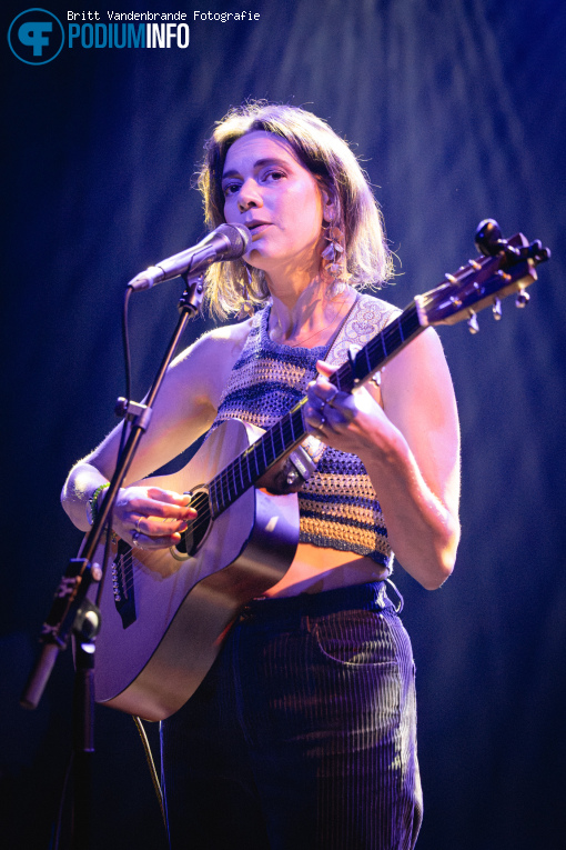 Rachèl Louise op Gizmo Varillas - 02/05 - TivoliVredenburg foto