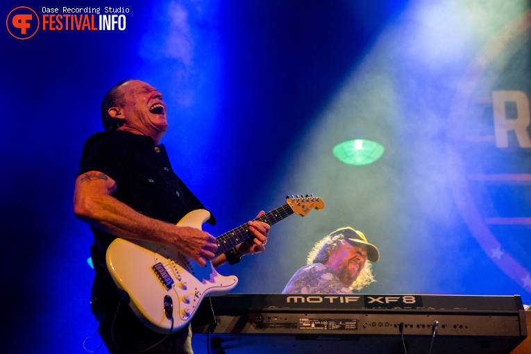 Tommy Castro & The Painkillers op Rhythm & Blues Night 2025 foto