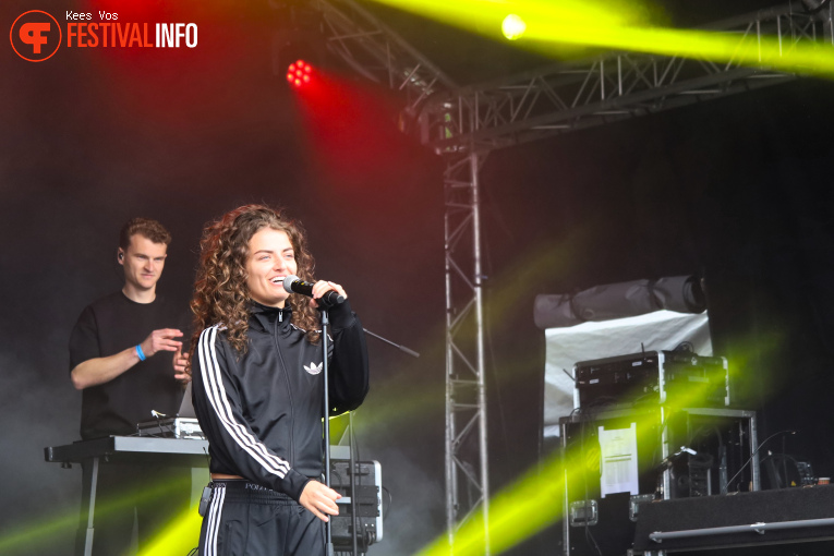 Isabèl Usher op Bevrijdingsfestival Brabant 2025 foto