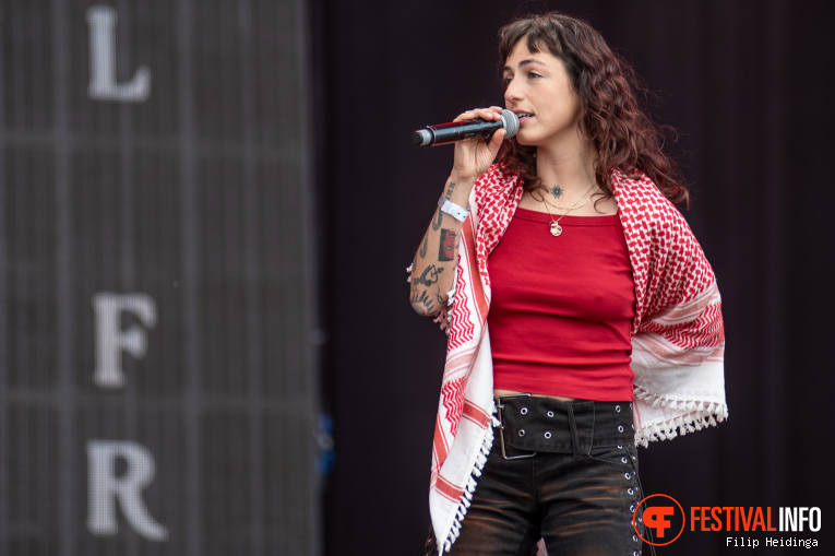 Sophie Straat op Bevrijdingsfestival Overijssel 2025 foto
