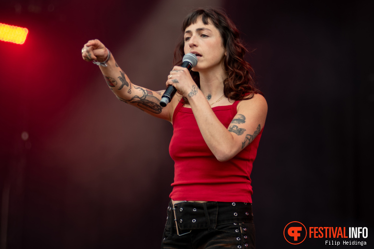 Sophie Straat op Bevrijdingsfestival Overijssel 2025 foto