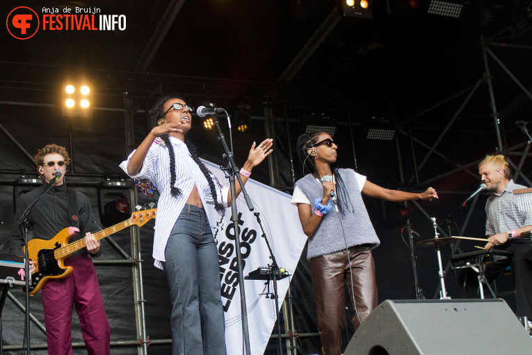 Sirens of Lesbos op Bevrijdingsfestival Zuid-Holland 2025 foto