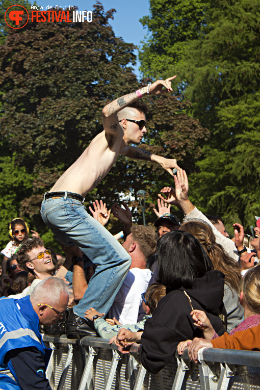 YoungRubbi op Bevrijdingsfestival Zuid-Holland 2025 foto