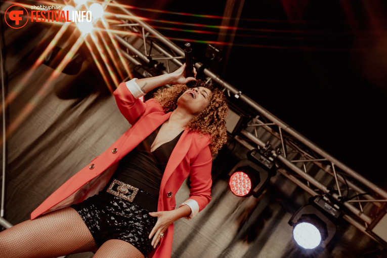 Sharon Doorson op Bevrijdingsfestival Alphen a/d Rijn 2025 foto